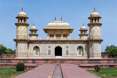  Heritage of Lahore: A Celebration of Mughal Architectural Splendor in Stone and Mortar - Unveiling the Majesty of Mughal Craftsmanship Through Exquisite Photographs