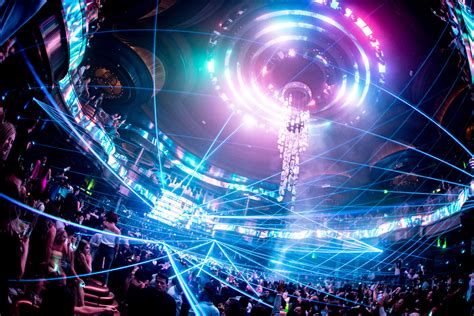 What is an EDM Show: A Symphony of Chaos and Neon Dreams